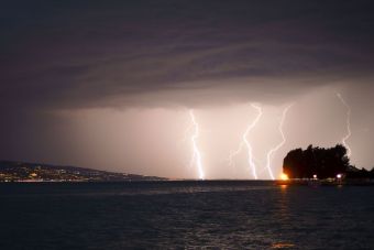 Lightning over Geneva_resized.jpg