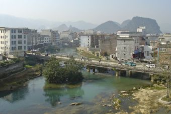 DeBao bridge over Jianhe river by day - Guangxi Province.jpg